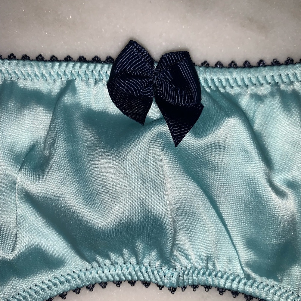 Claudette Dessous Paramour satin garter belt - Picture 2 of 7
